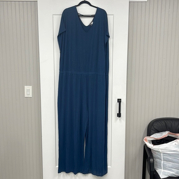 Wide leg jump suit / romper - Picture 1 of 4